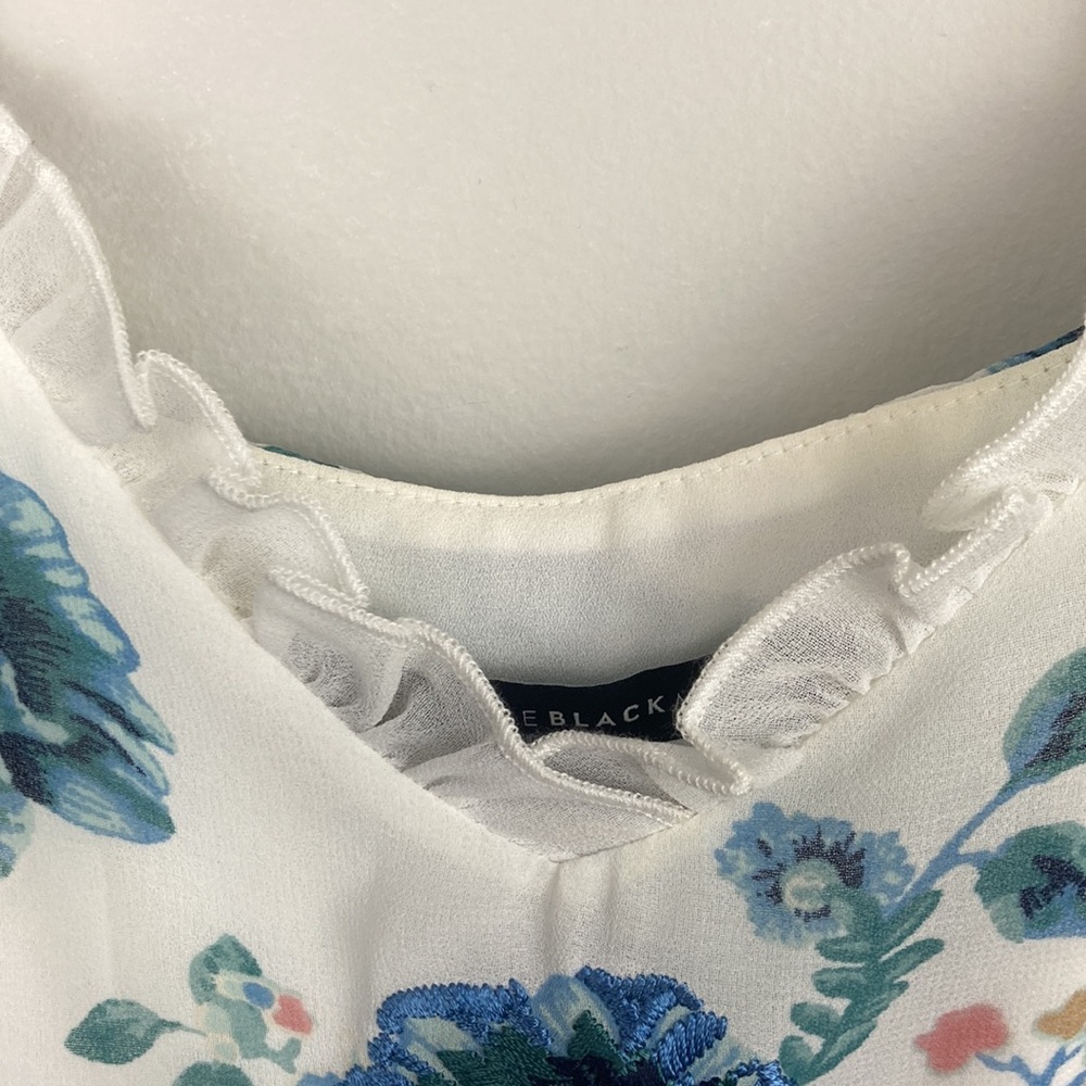 White House Black Marker Tank Top Professional Blouse w/ Flower Details - Picture 3 of 6